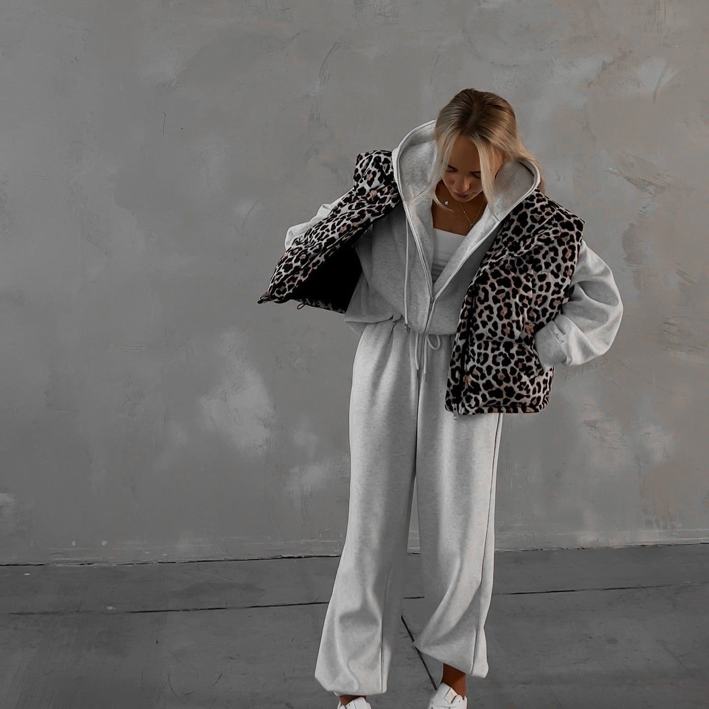 Puffer Vest with Leopard Print - Brown