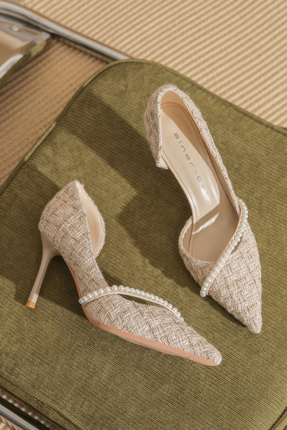 Pointed Pumps with Pearl Strap and Tweed Finish - Beige