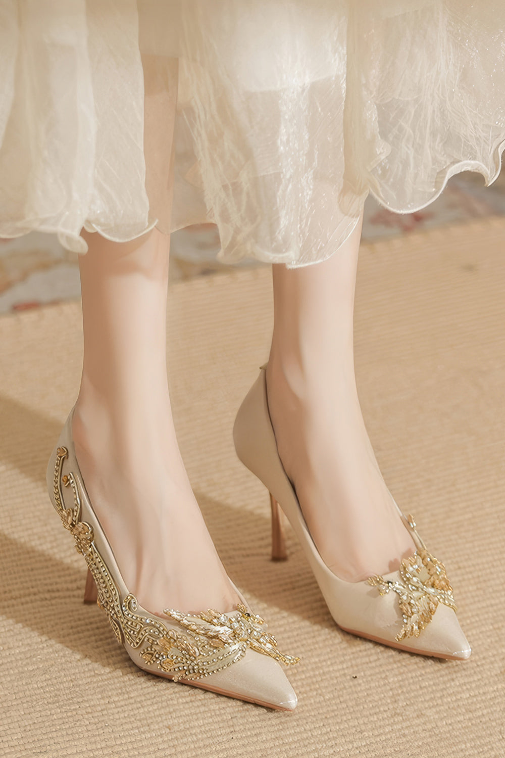 Pointed-Toe Heels with Gold Detail and High Heel - Apricot