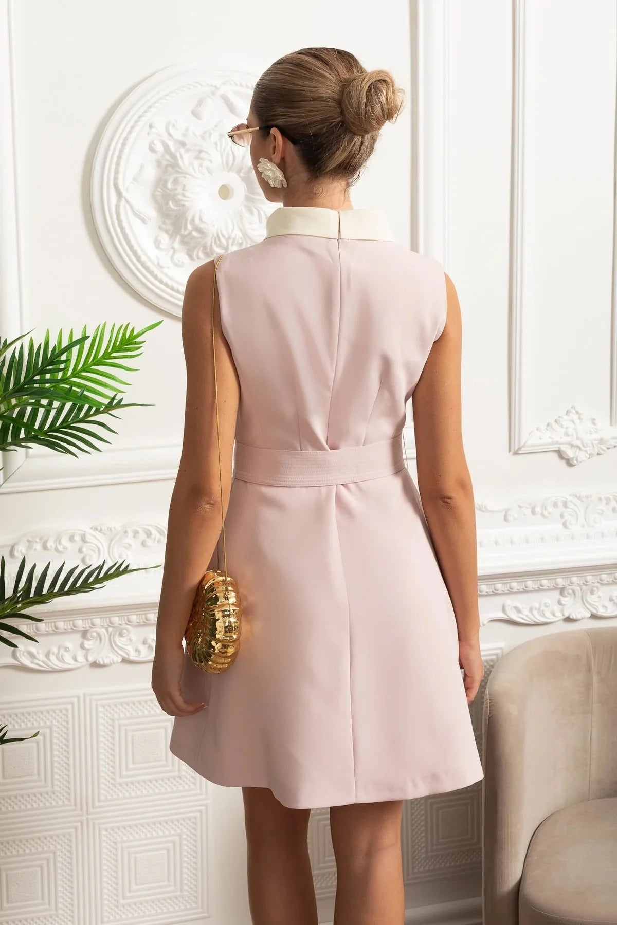 Sleeveless A-Line Mini Dress With Contrast Collar And Bow Detail - Pink