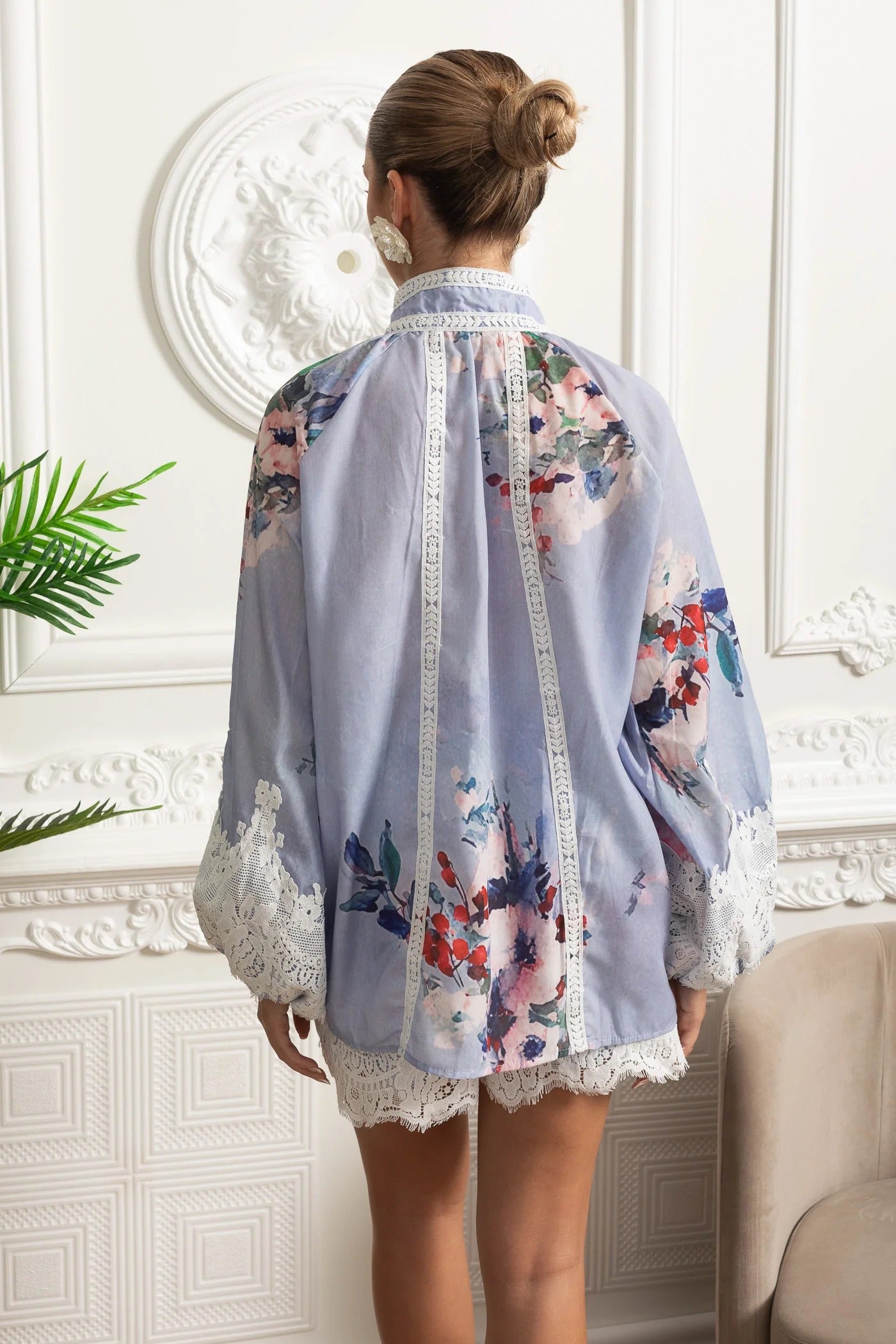 Floral Lace Embroidered Blouse and Belted Shorts Set - Blue