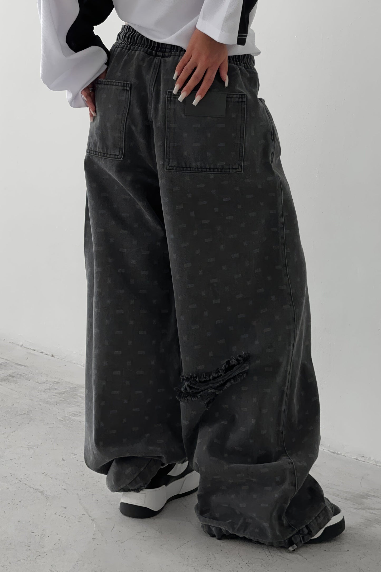 Wide-Leg Drawstring Trousers with Print- Dark Gray