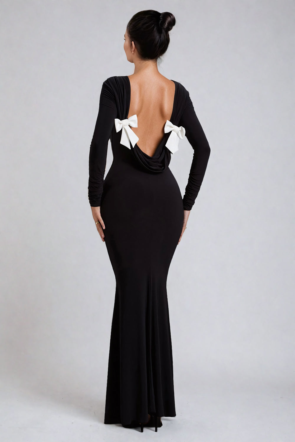 Maxi Dress with Backless with Ribbon - Black