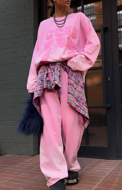 Two-Piece Set with Distressed Sweater and Trousers - Pink