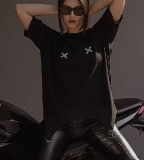 Asymmetrical Hem Graphic T-Shirt with Metal Ring Details - Black