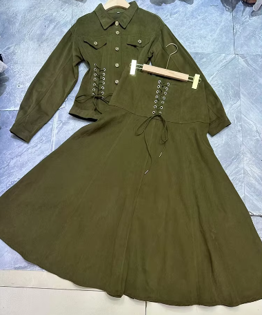 Two-Piece Set with Lace-Up Corset Top and High-Waisted Flared Skirt - Green