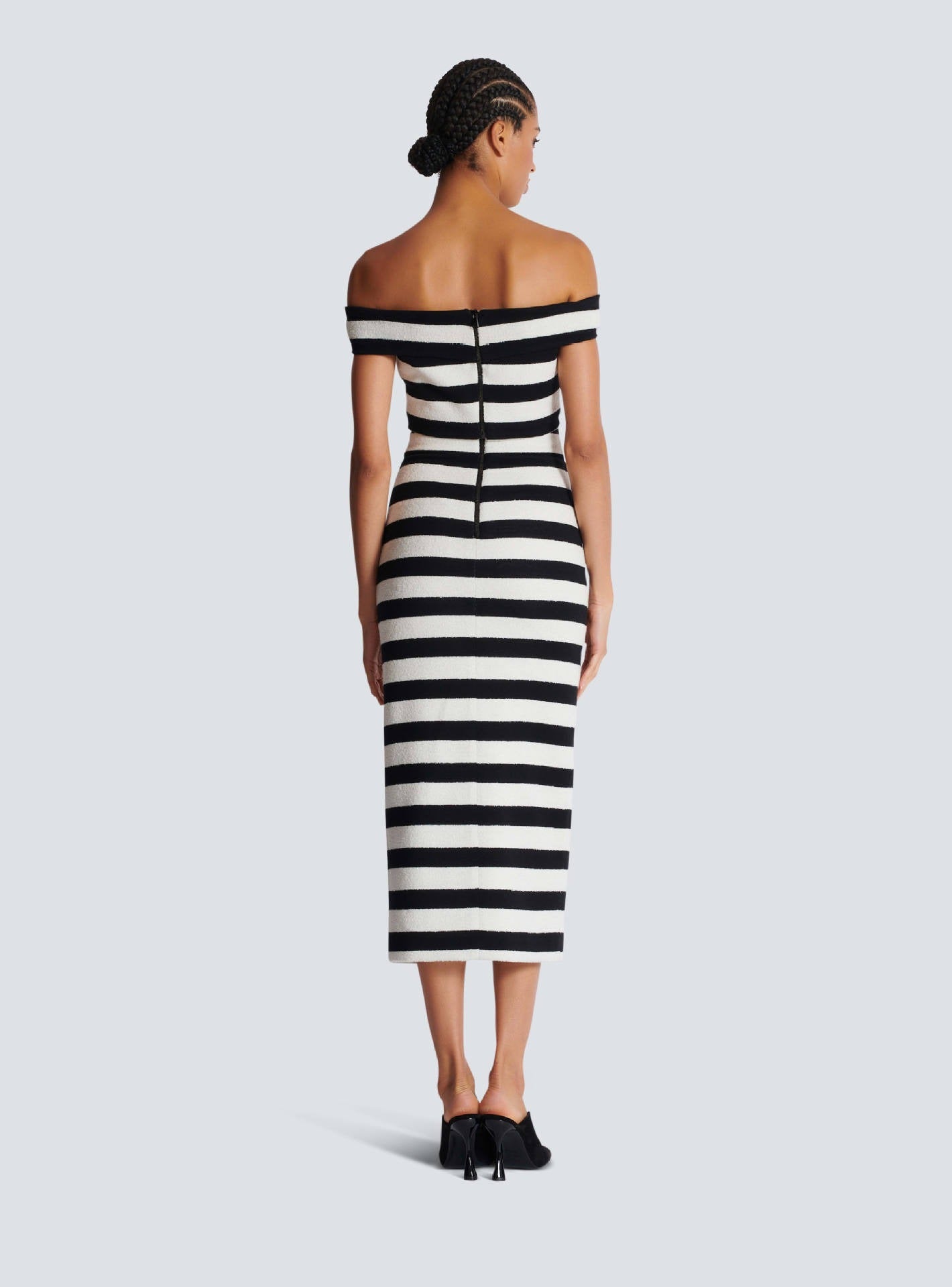 Two-Piece Set with Off-Shoulder Top and High-Waist Skirt with Buttons - Black