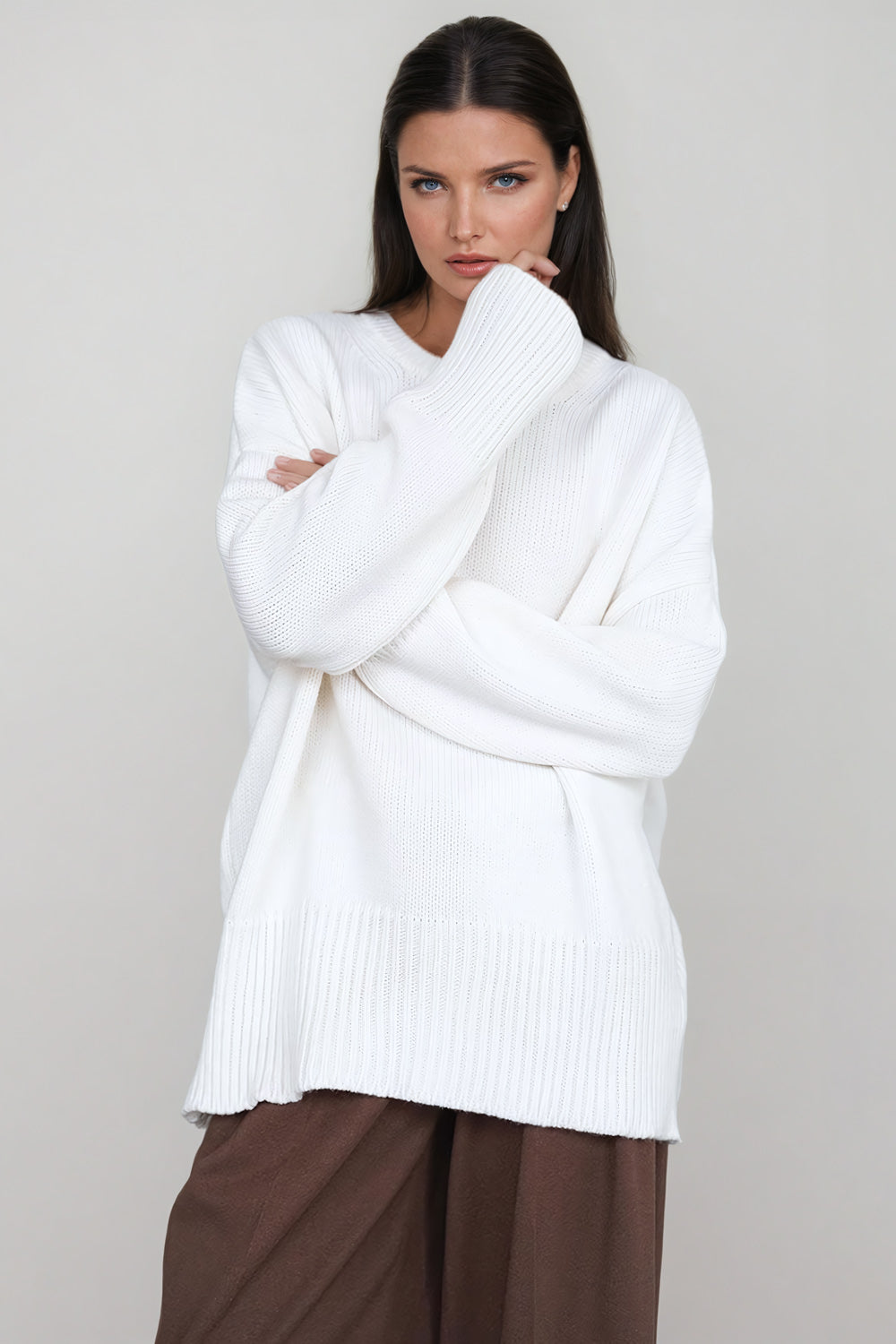 Oversized Knitted Sweater with Ribbed Cuffs and Hemline - White