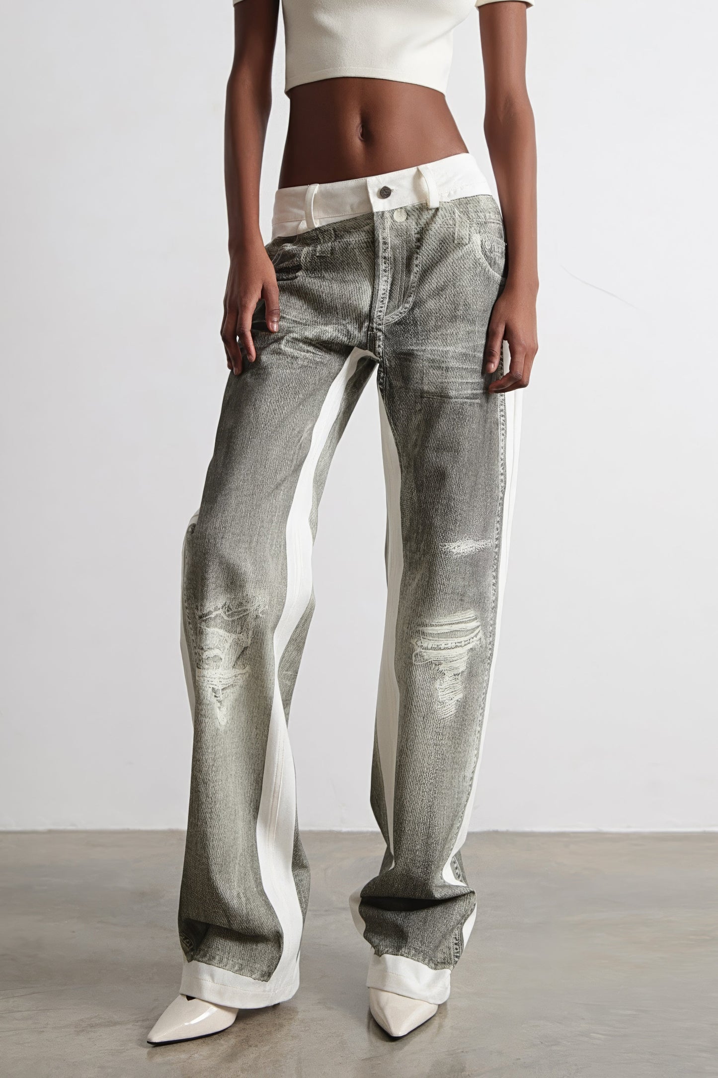 Low-Rise Wide-Leg Trousers with Contrasting Panel Detailing - Gray