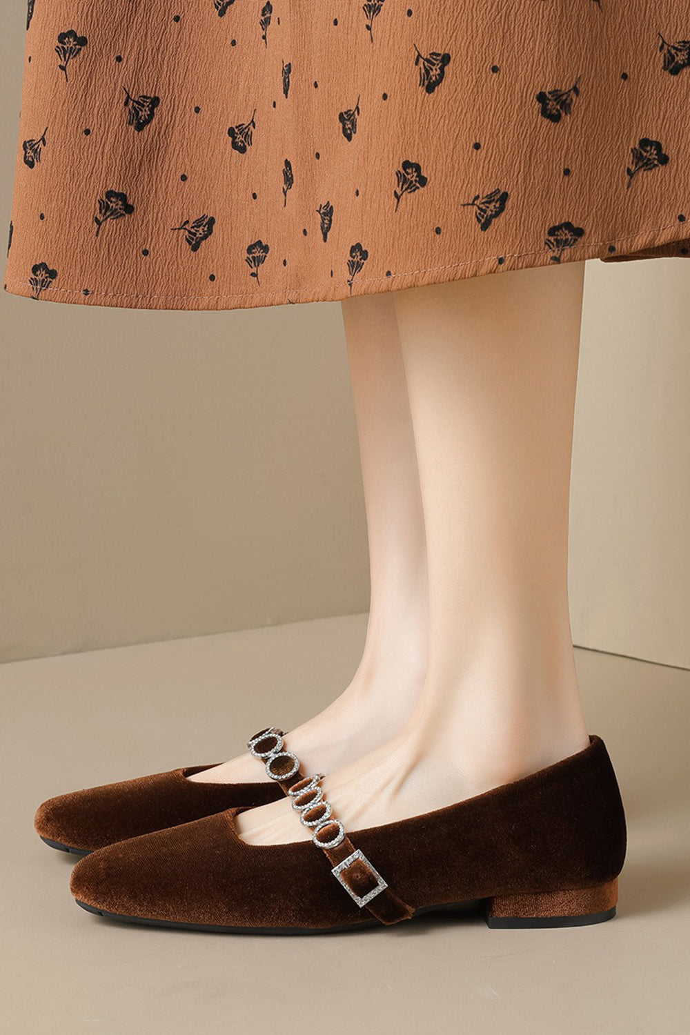 Flats Shoes with Circle Buckle Strap - Brown