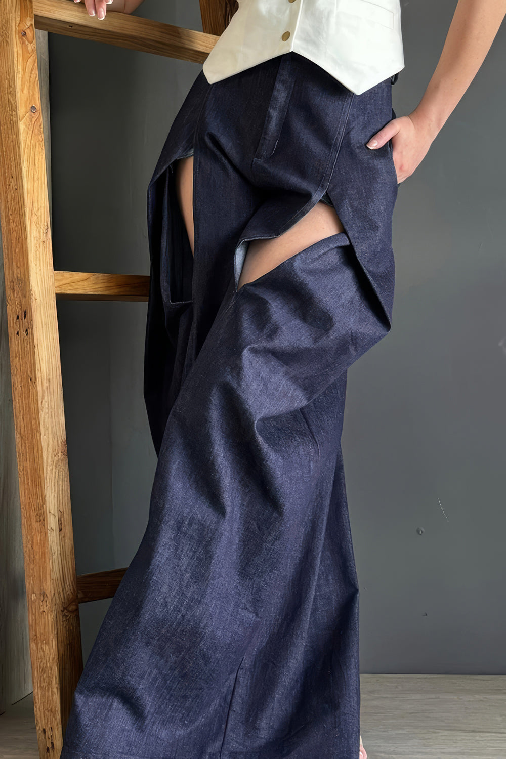 Wide-Leg Cut-Out Jeans - Dark Blue