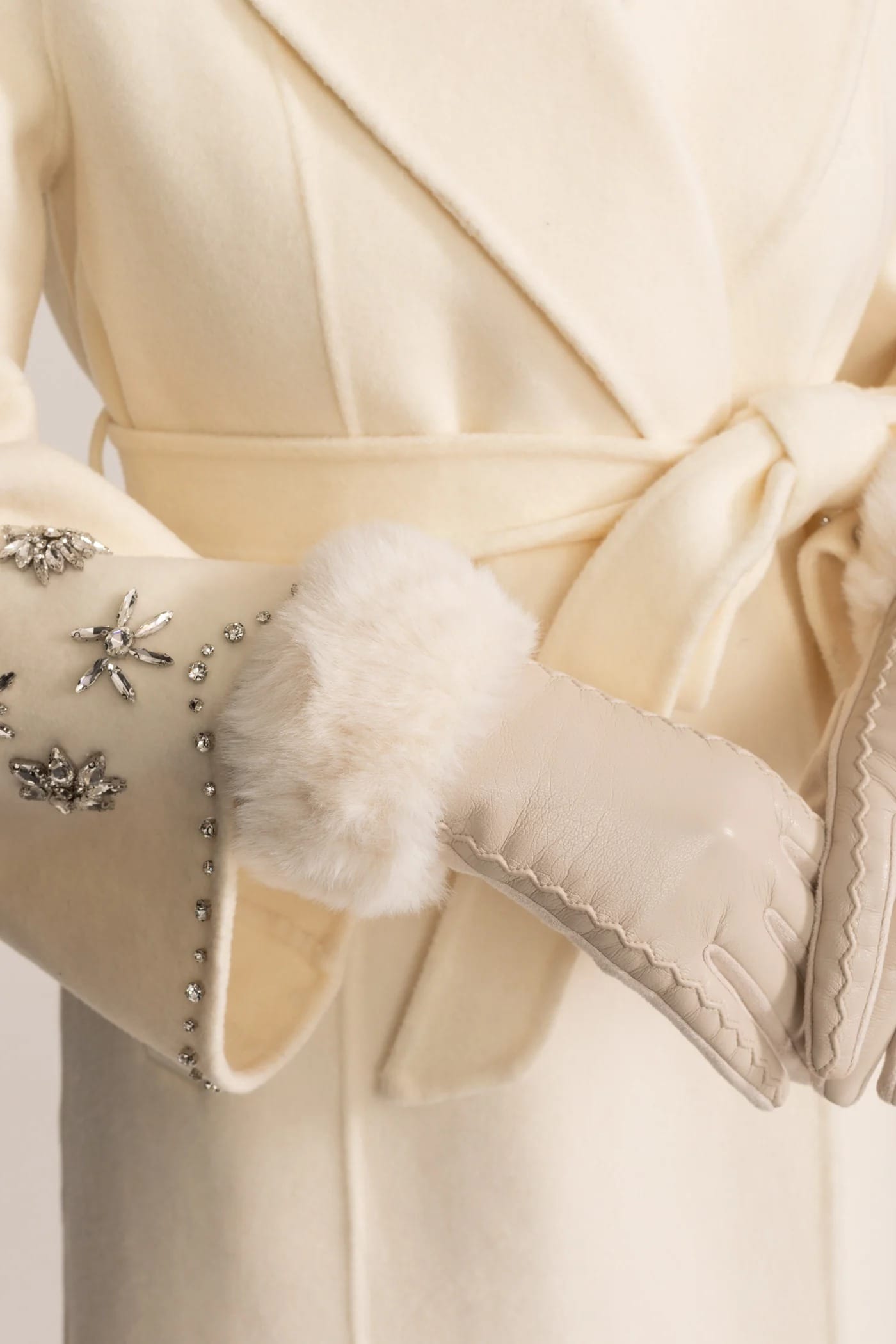Leather Gloves with Fur Trim - White
