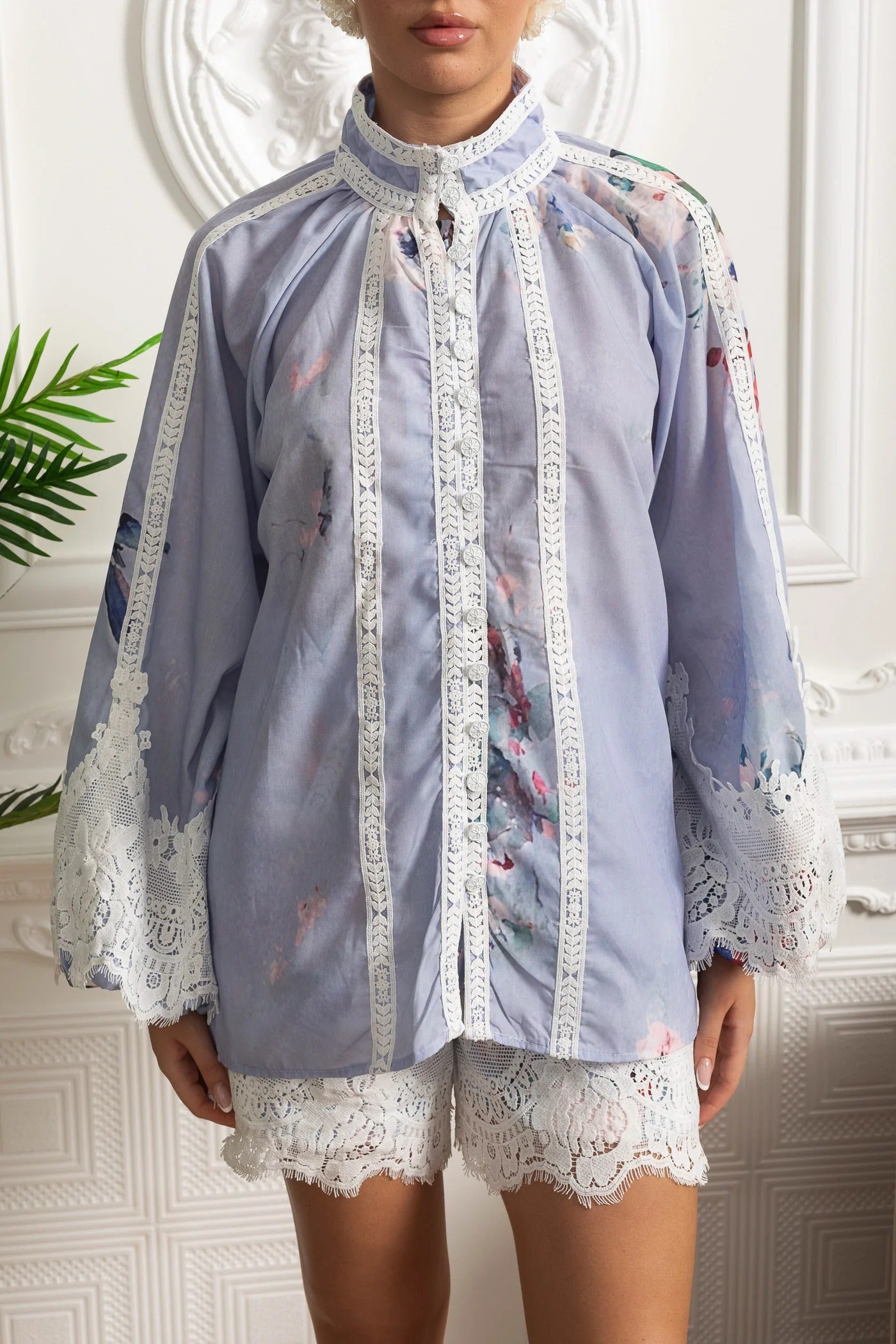 Floral Lace Embroidered Blouse and Belted Shorts Set - Blue
