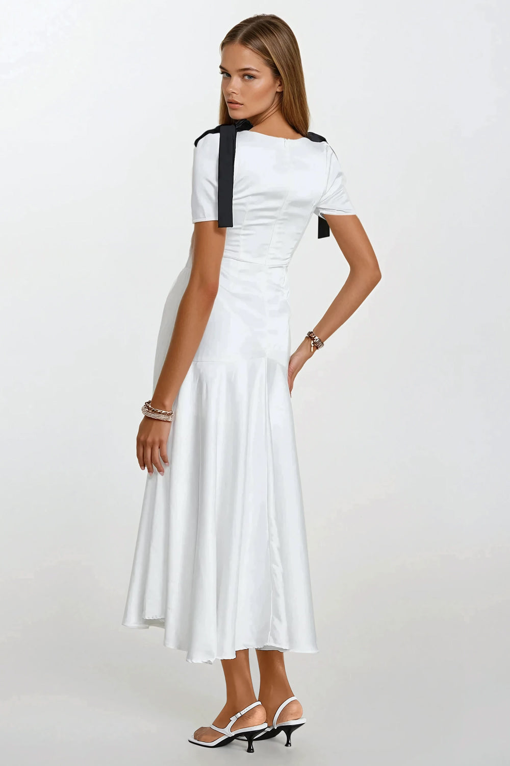 Maxi Dress with Puff Sleeves and Bow Detail - White