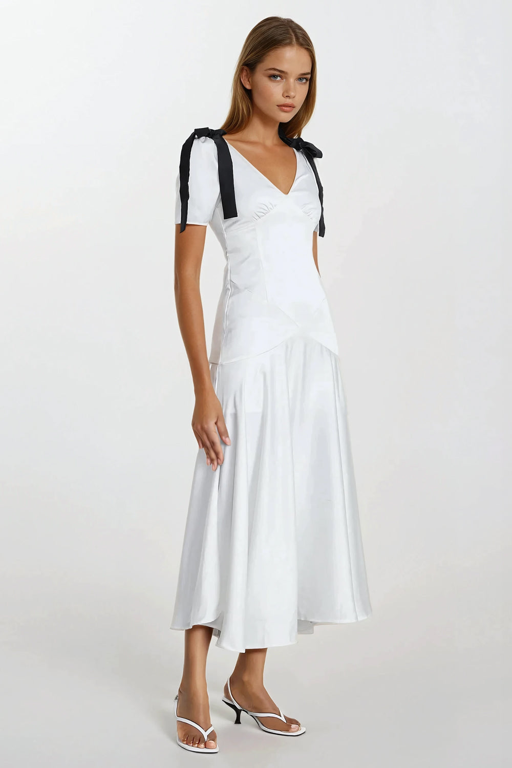 Maxi Dress with Puff Sleeves and Bow Detail - White