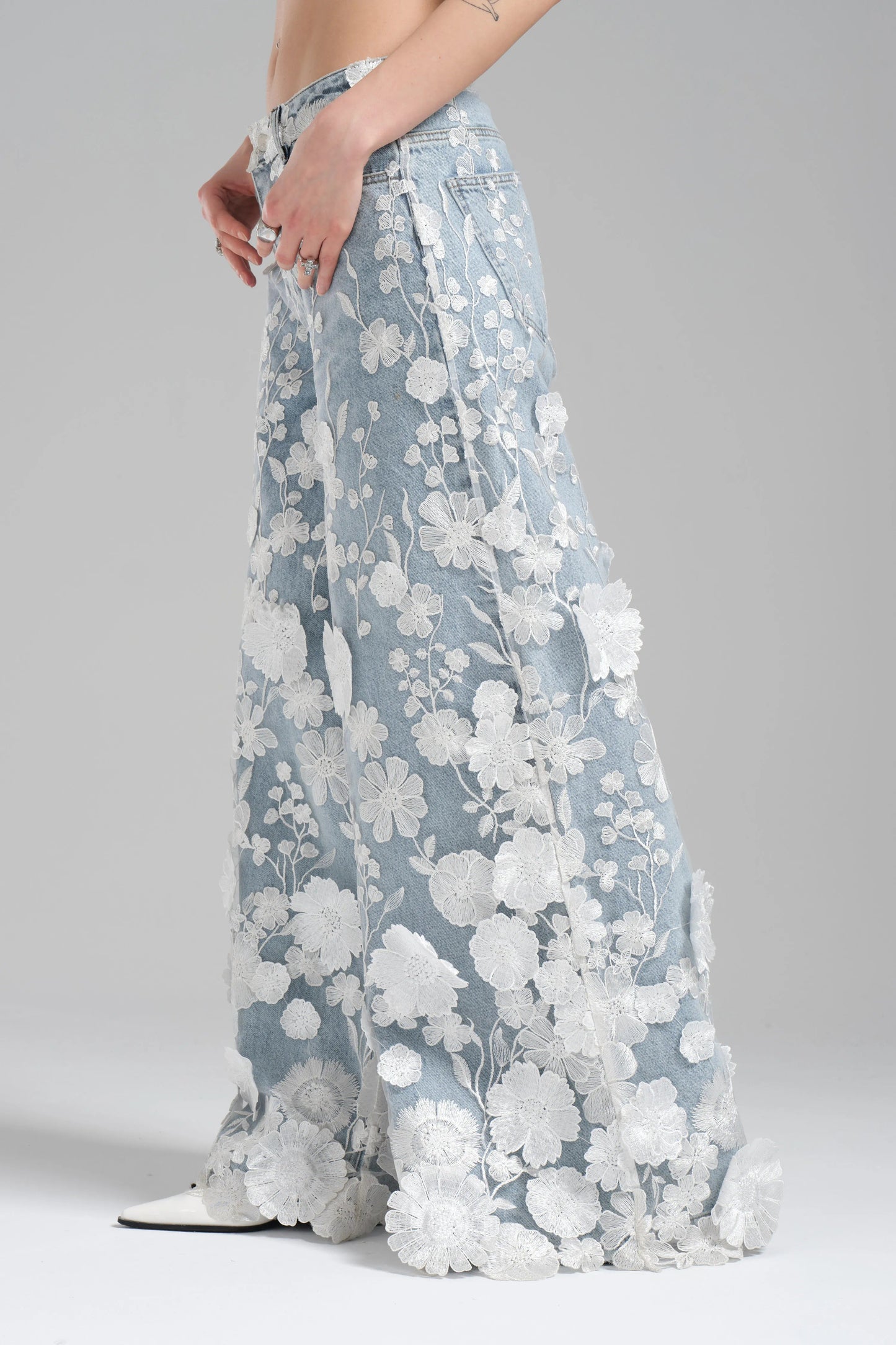 Wide Leg Jeans with Floral Embroidery - Blue