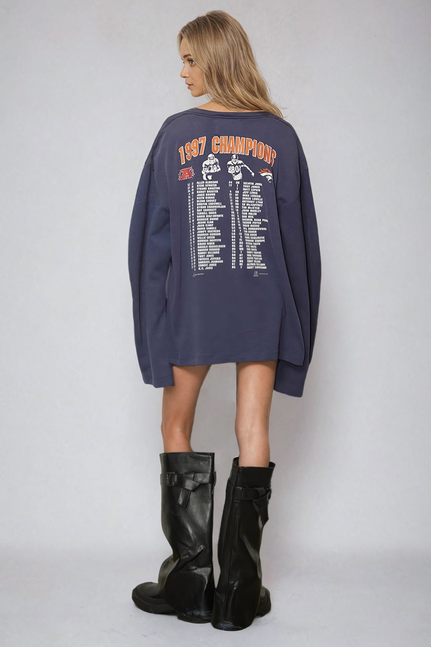 Oversized Graphic Sweatshirt with Sleeve Prints - Blue