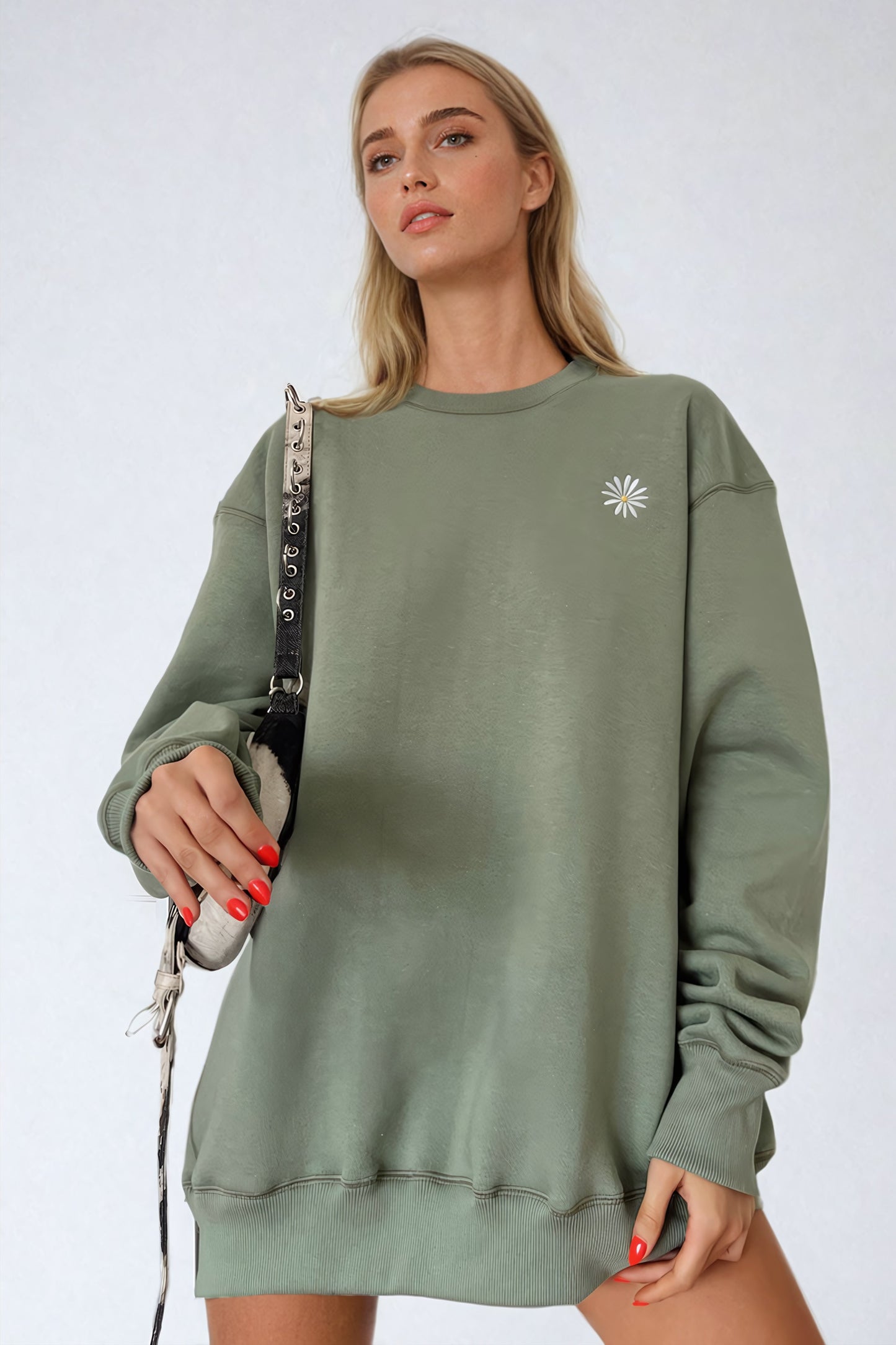 Oversized Daisy Embroidered Sweatshirt - Green