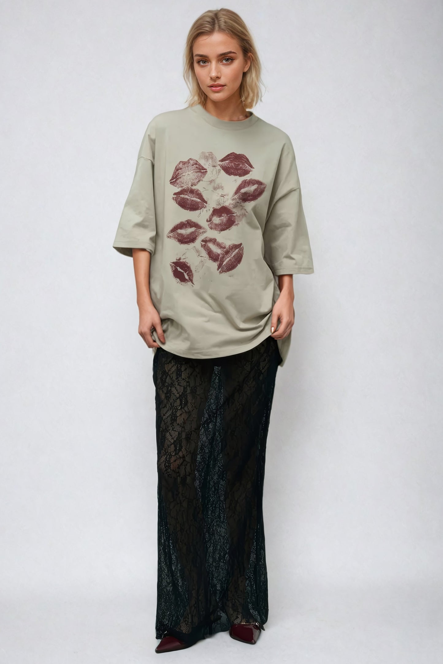 Oversized T-Shirt with Lip Print Design - Brown