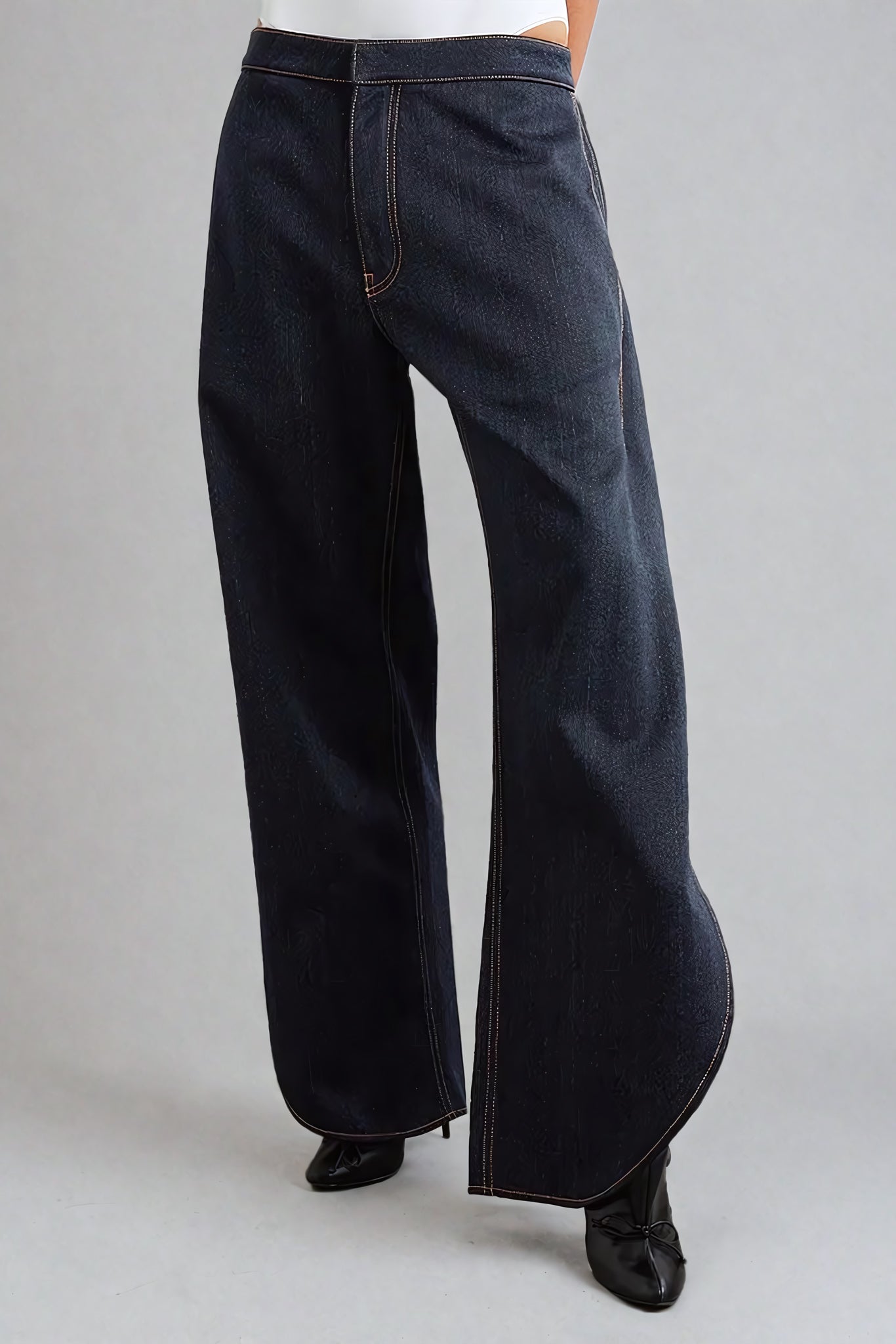 Sculpted Balloon-Leg Jeans - Blue