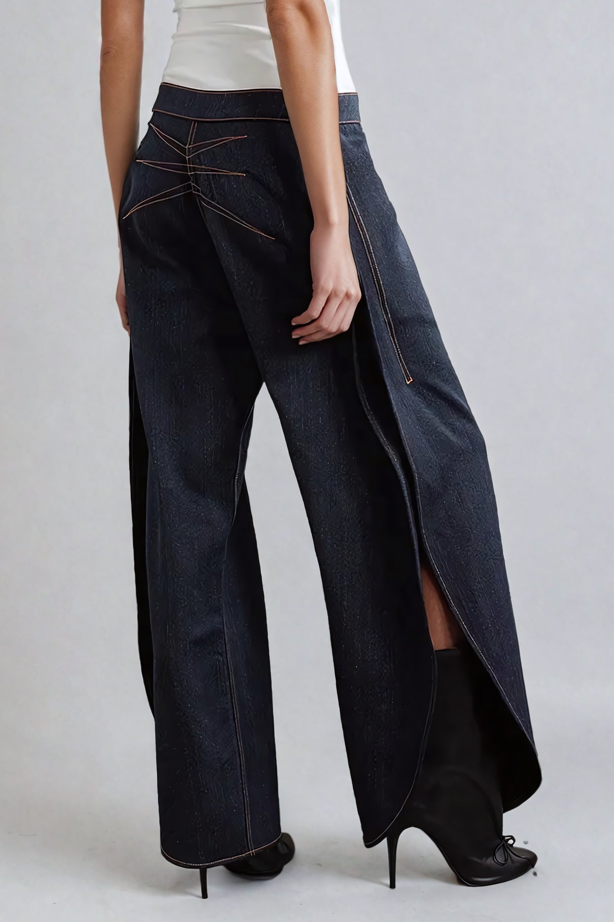 Sculpted Balloon-Leg Jeans - Blue