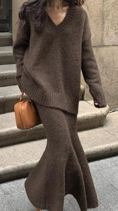Two-Piece Set with Oversized Knitted Sweater and Flared Skirt