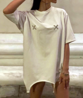 Asymmetrical Hem Graphic T-Shirt with Metal Ring Details - White