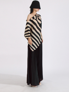 Two-Piece Set with Asymmetrical Top and Pleated Wide-Leg Trousers - Gray