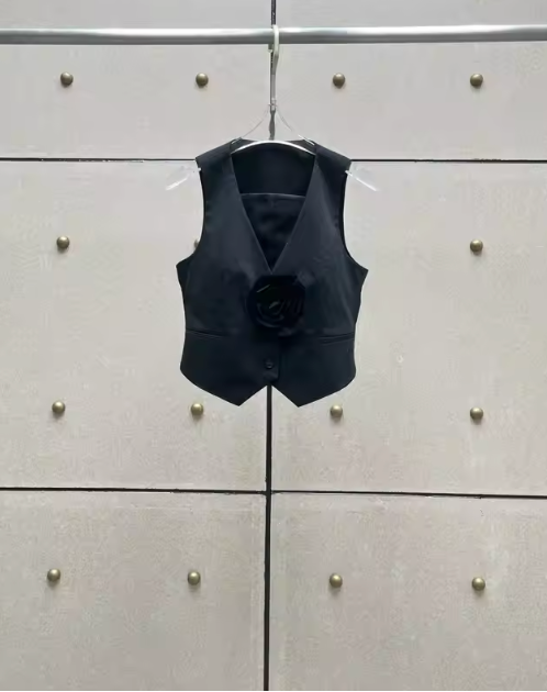 Rose Detail Sleeveless Vest - Black